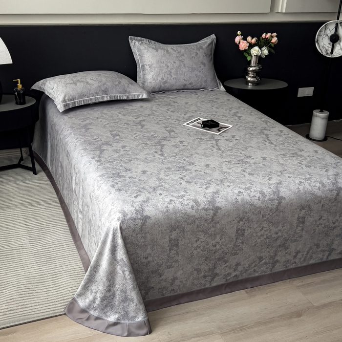 91家纺网 家纺一手货源 找家纺 印季家纺 2026新款色织提花100%竹纤维床单凉席 雾梦-乌云灰