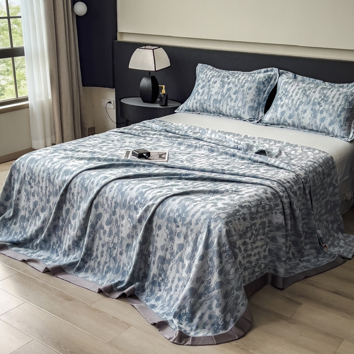 91家纺网 家纺一手货源 找家纺 印季家纺 2026新款色织提花100%竹纤维床单凉席 芷梵秋影-蓝