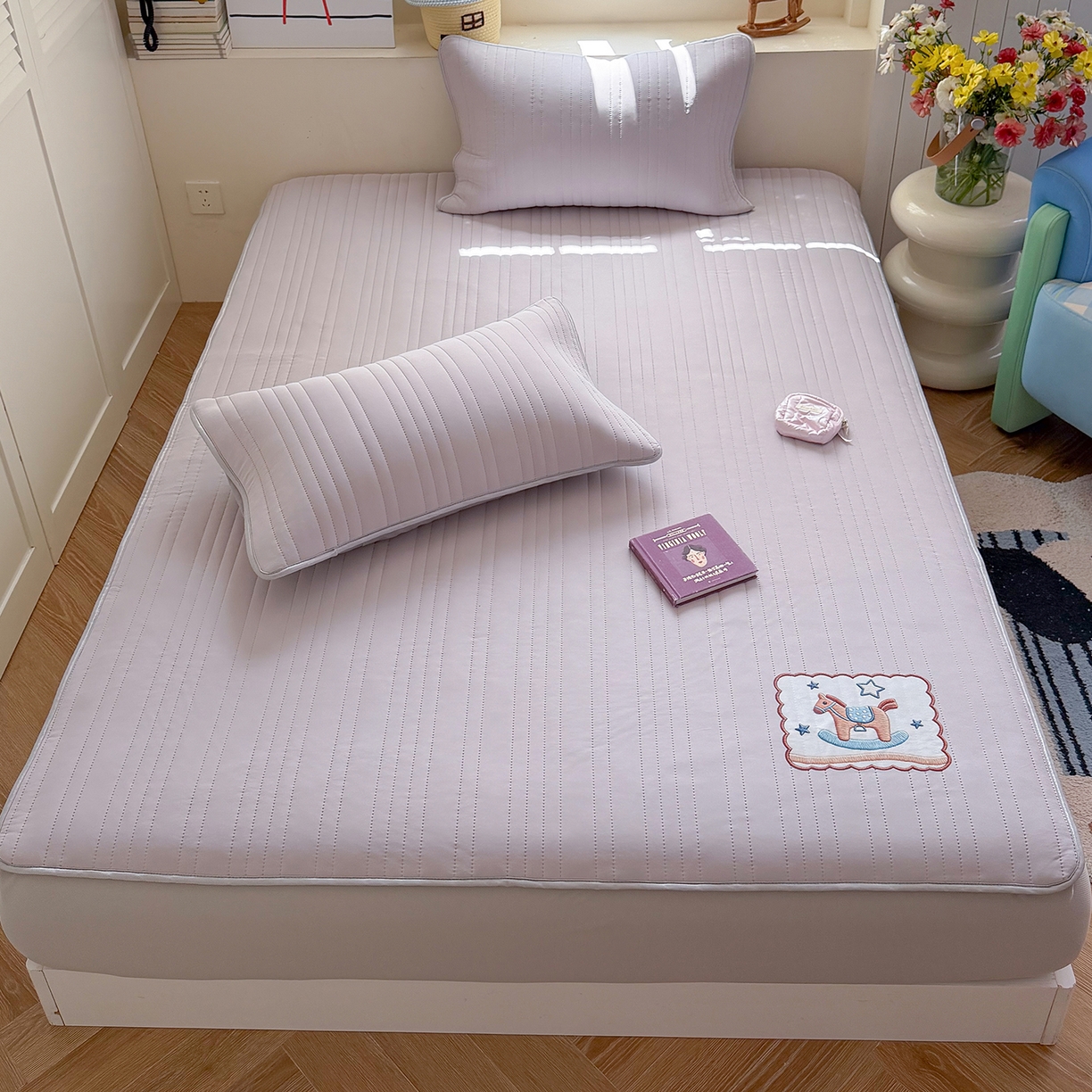 91家纺网 家纺一手货源 找家纺 TT.one 塔塔家居 2026新款A类夏日裸感凉感夏凉垫--小马系列 小马-摩卡灰