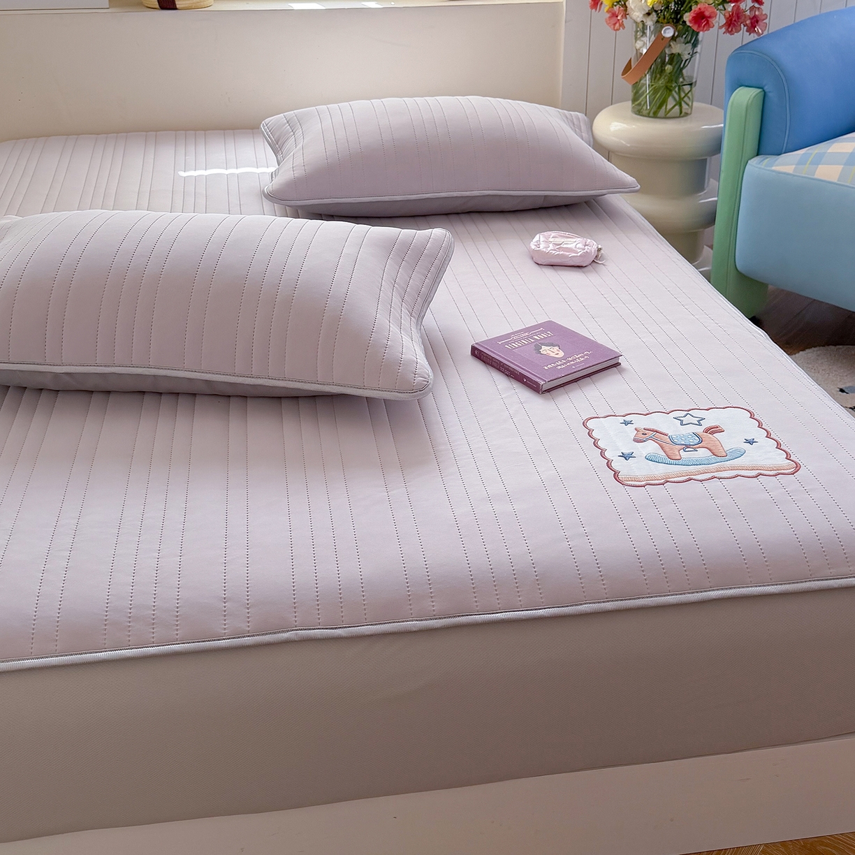 91家纺网 家纺一手货源 找家纺 TT.one 塔塔家居 2026新款A类夏日裸感凉感夏凉垫--小马系列 小马-摩卡灰