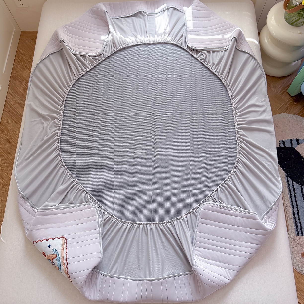 91家纺网 家纺一手货源 找家纺 TT.one 塔塔家居 2026新款A类夏日裸感凉感夏凉垫--小马系列 小马-摩卡灰