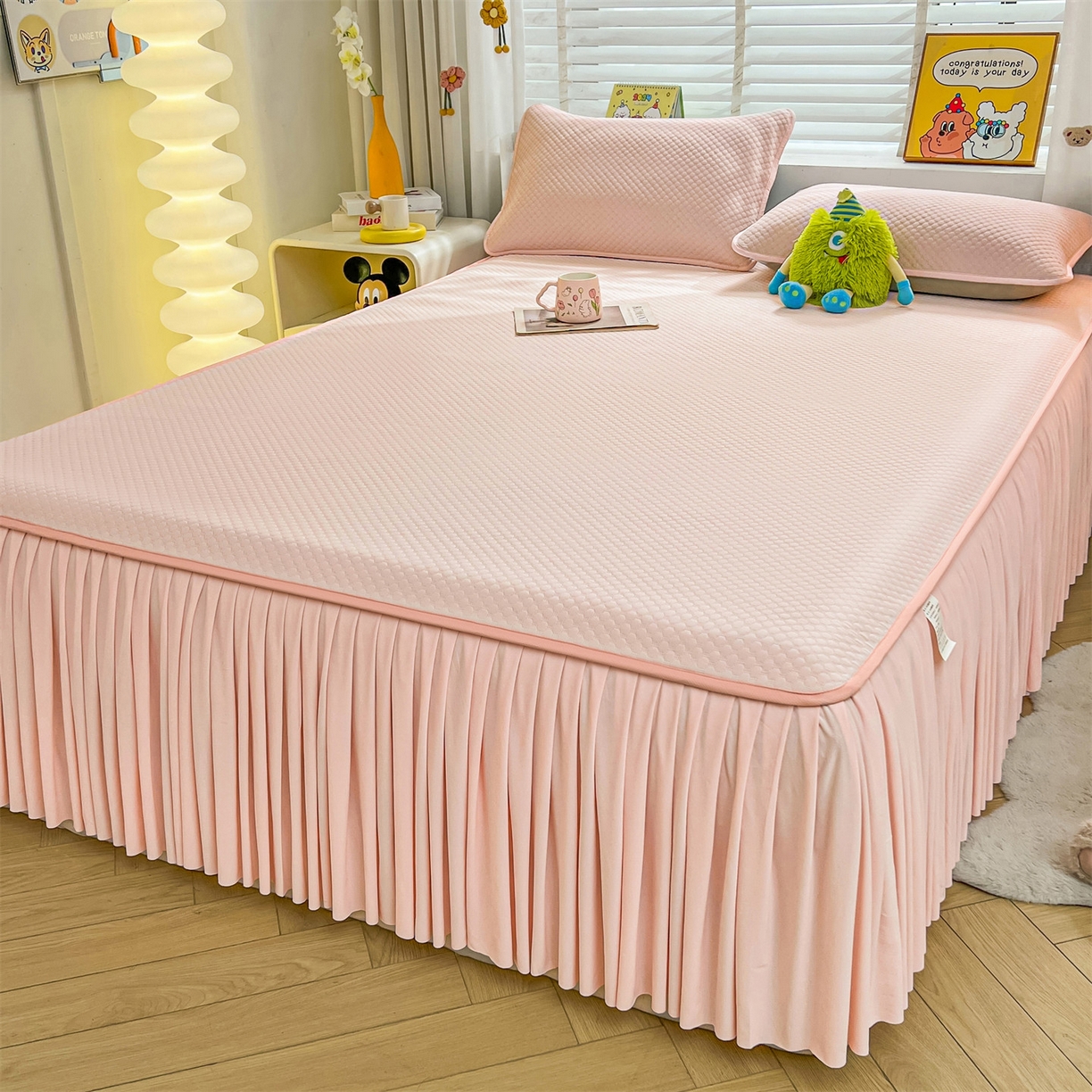 91家纺网 家纺一手货源 找家纺 雯豆家纺 2026新款A类凉感丝花边床裙款凉席席子凉席 凉感丝床裙-胭脂粉