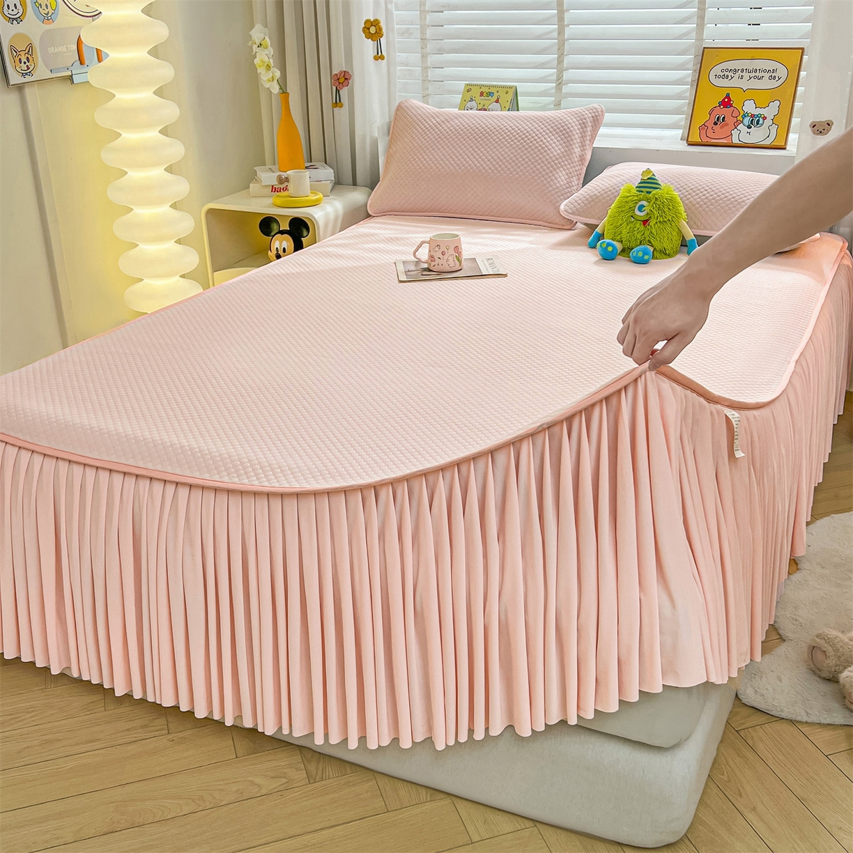 91家纺网 家纺一手货源 找家纺 雯豆家纺 2026新款A类凉感丝花边床裙款凉席席子凉席 凉感丝床裙-胭脂粉