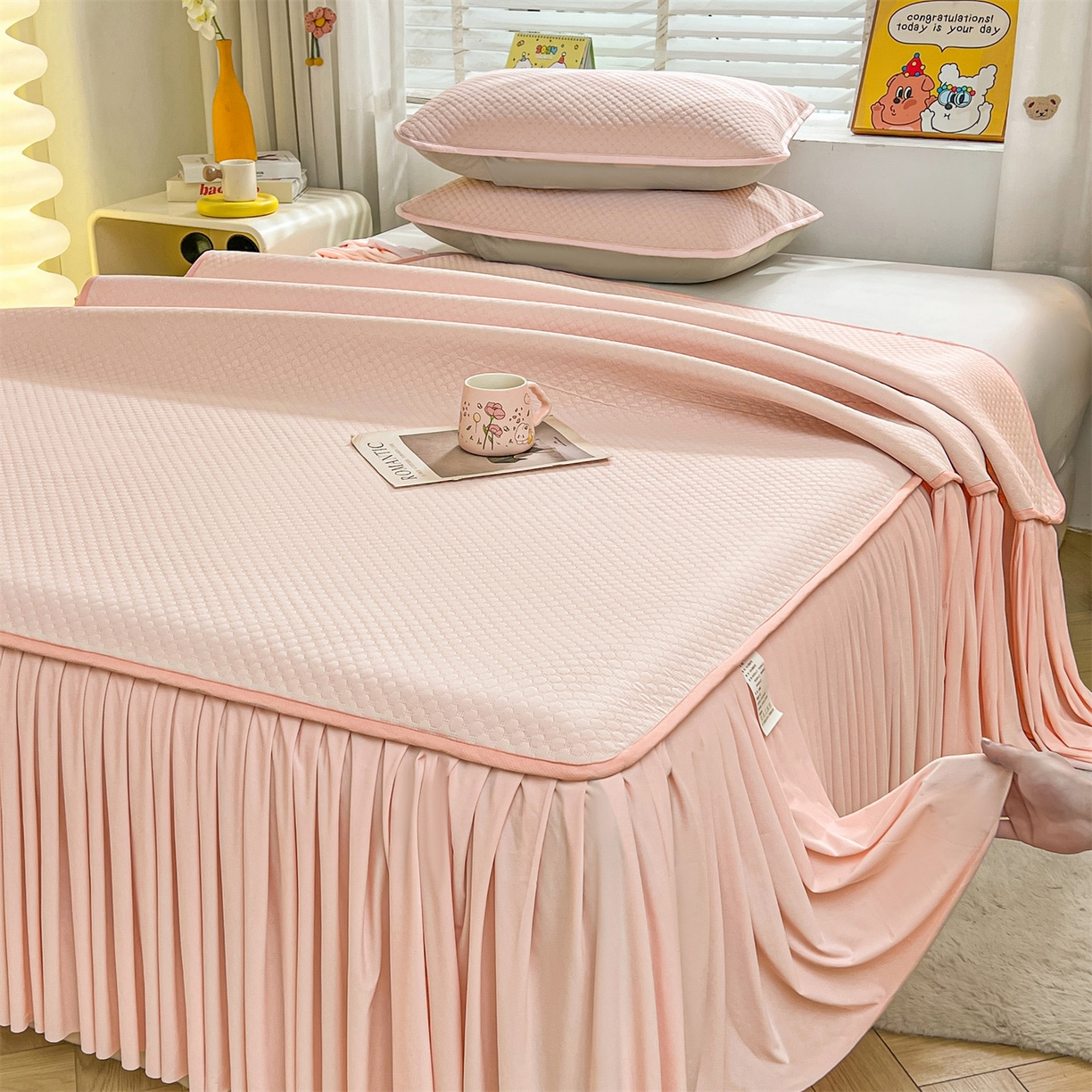 91家纺网 家纺一手货源 找家纺 雯豆家纺 2026新款A类凉感丝花边床裙款凉席席子凉席 凉感丝床裙-胭脂粉