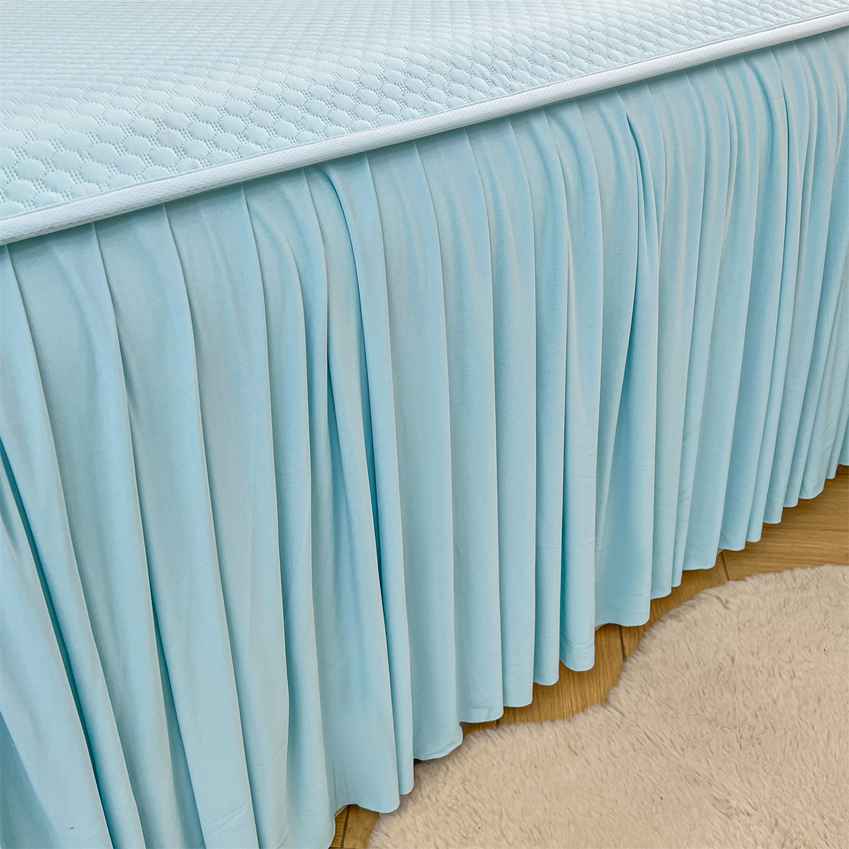 91家纺网 家纺一手货源 找家纺 雯豆家纺 2026新款A类凉感丝花边床裙款凉席席子凉席 凉感丝床裙-碧空蓝