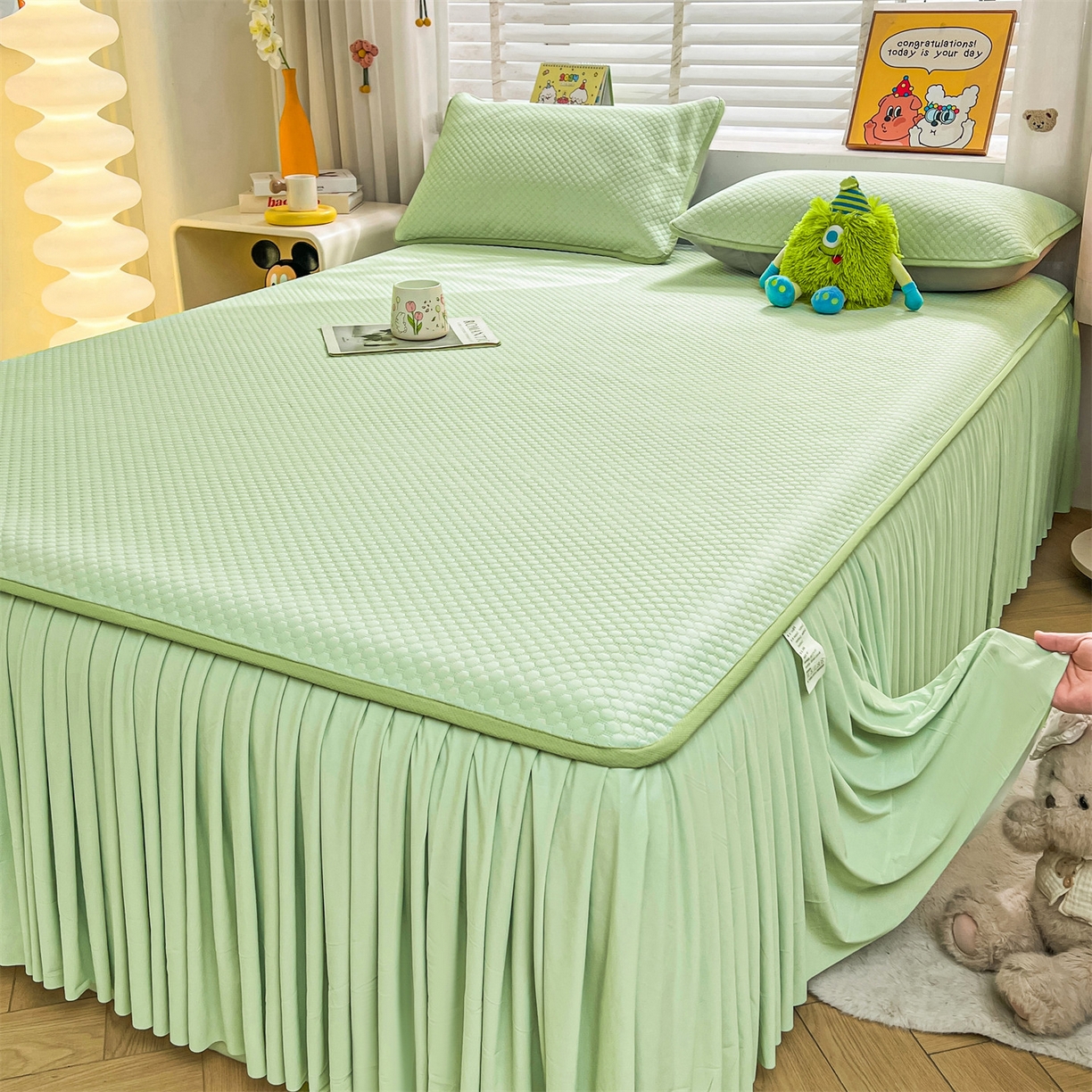 91家纺网 家纺一手货源 找家纺 雯豆家纺 2026新款A类凉感丝花边床裙款凉席席子凉席 凉感丝床裙-春辰绿