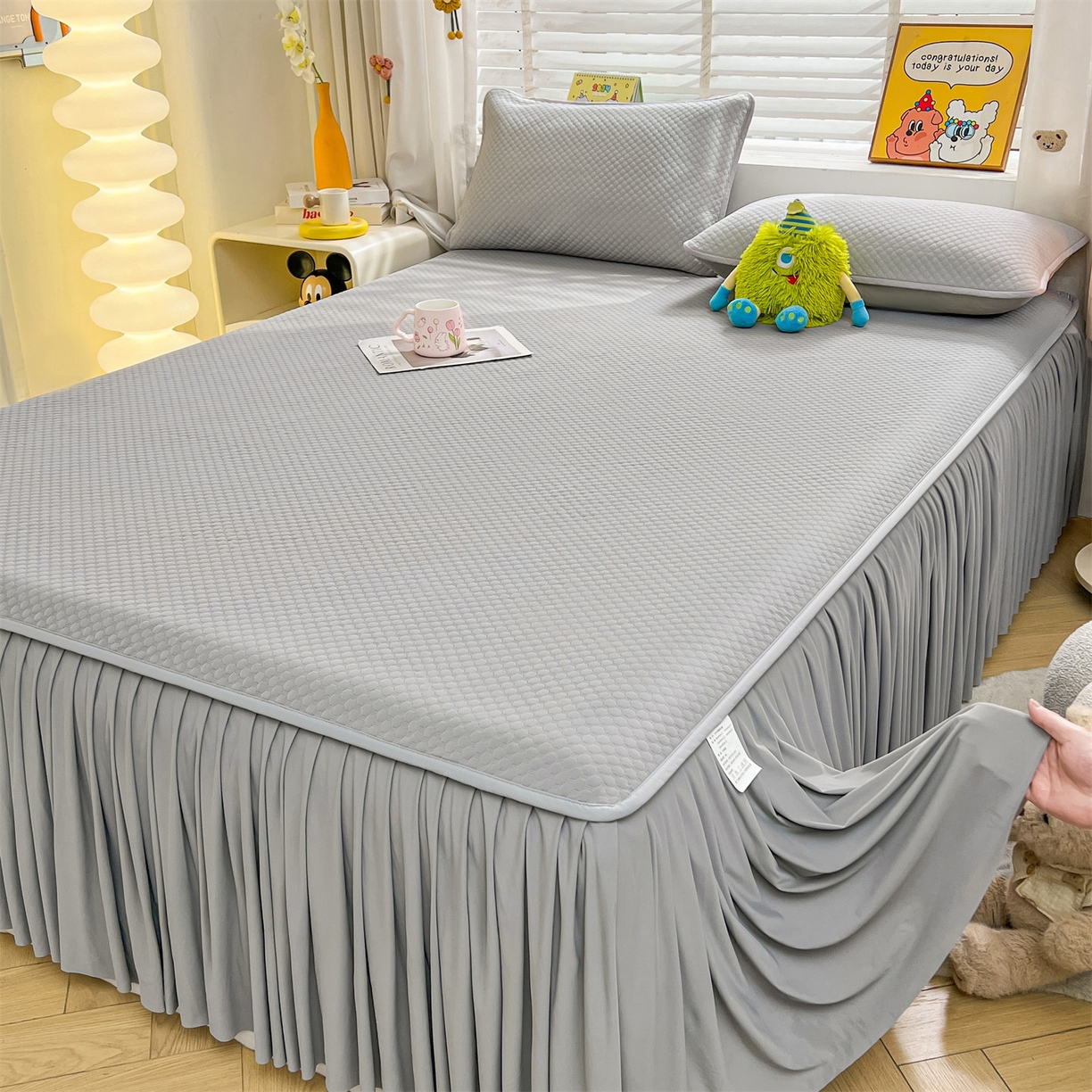 91家纺网 家纺一手货源 找家纺 雯豆家纺 2026新款A类凉感丝花边床裙款凉席席子凉席 凉感丝床裙-轻奢灰