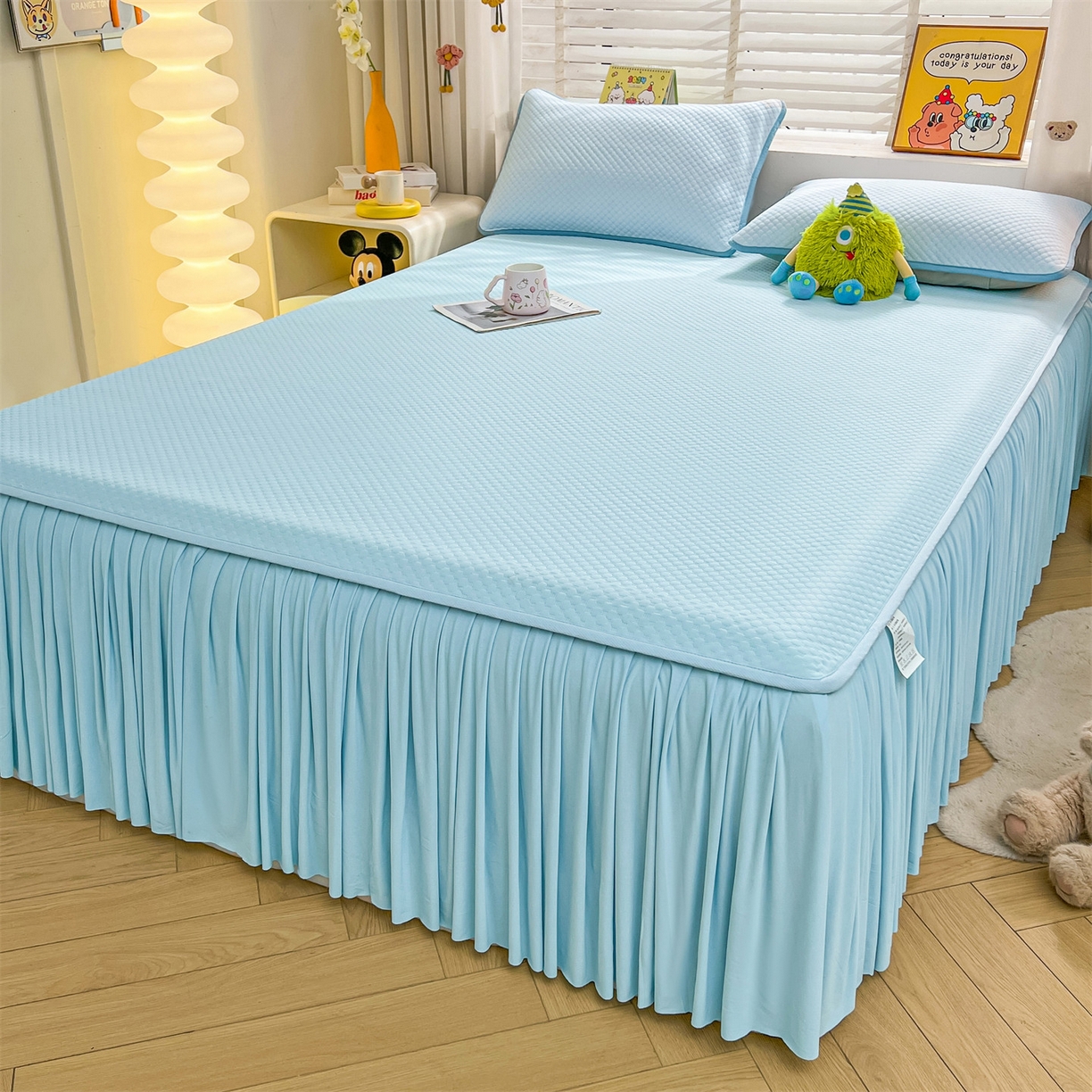 91家纺网 家纺一手货源 找家纺 雯豆家纺 2026新款A类凉感丝花边床裙款凉席席子凉席 凉感丝床裙-碧空蓝