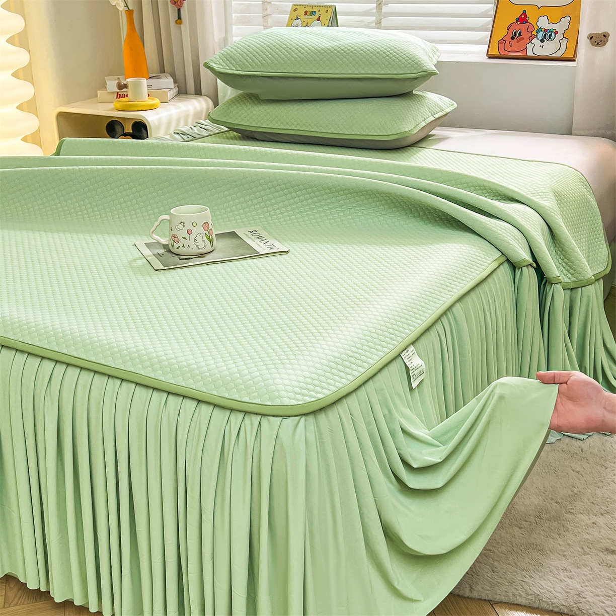 91家纺网 家纺一手货源 找家纺 雯豆家纺 2026新款A类凉感丝花边床裙款凉席席子凉席 凉感丝床裙-春辰绿