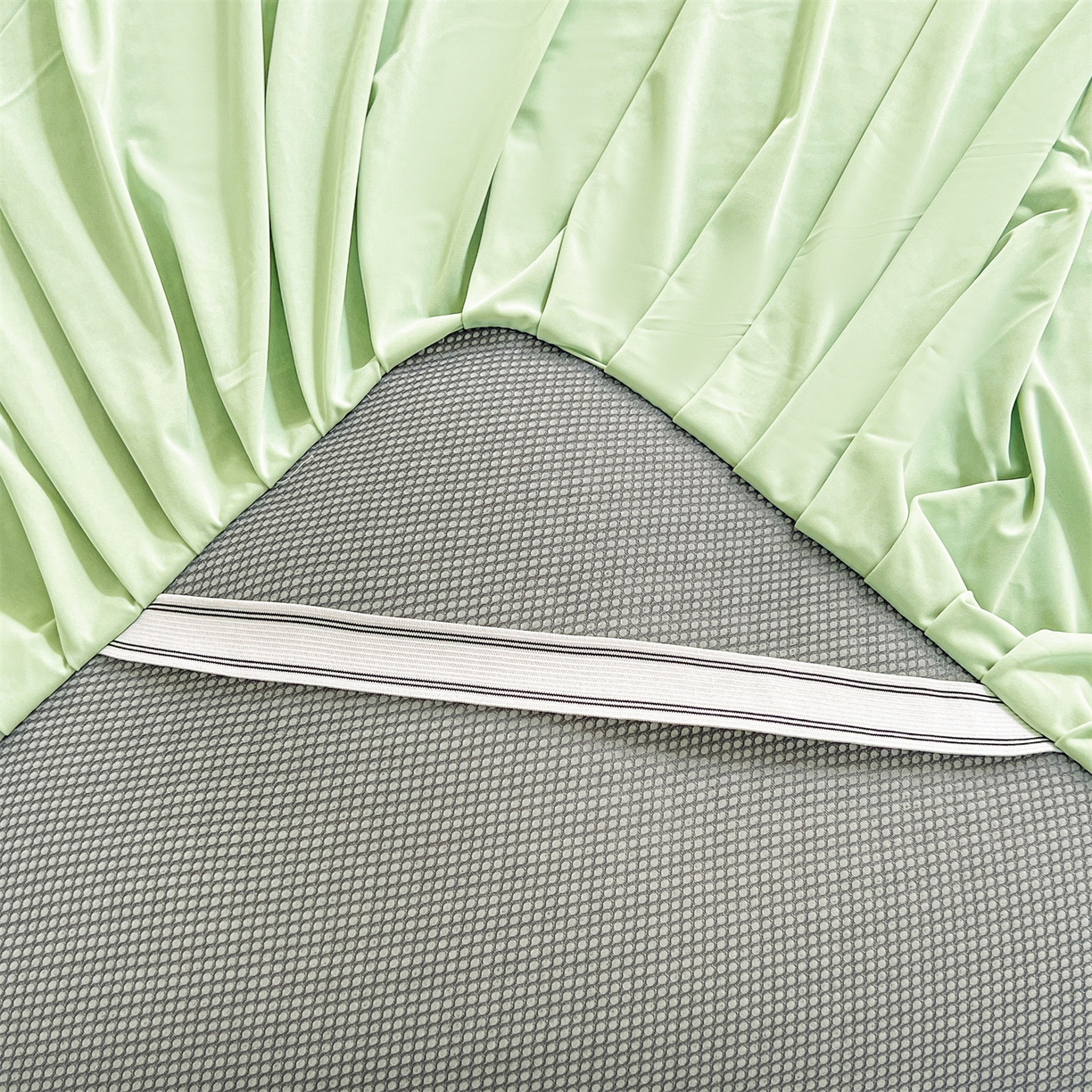 91家纺网 家纺一手货源 找家纺 雯豆家纺 2026新款A类凉感丝花边床裙款凉席席子凉席 凉感丝床裙-春辰绿