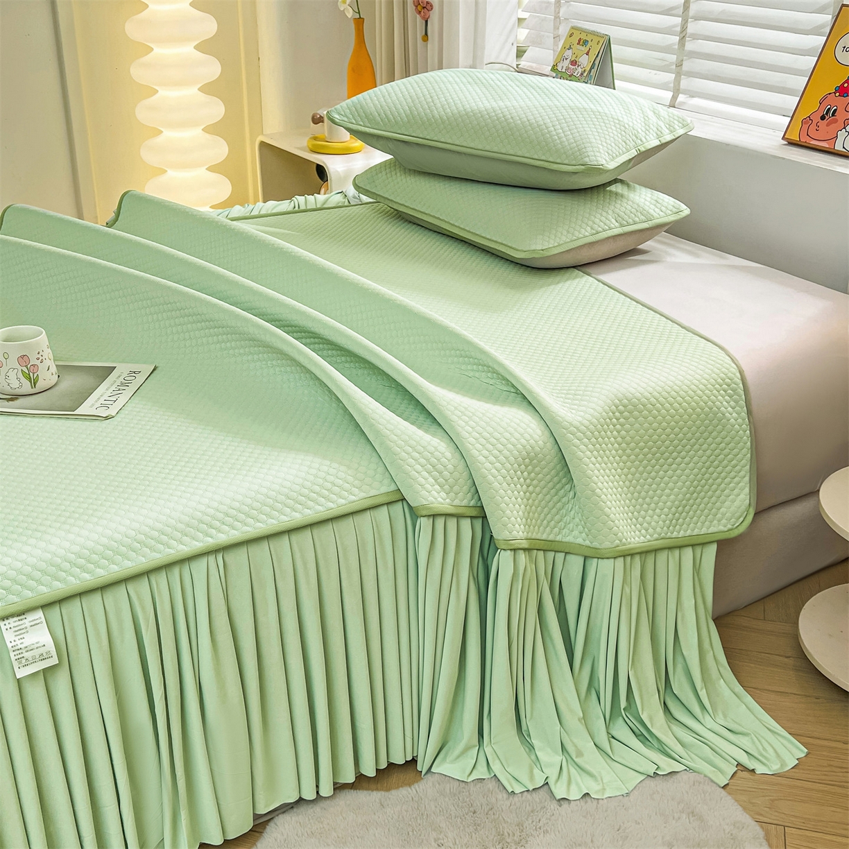 91家纺网 家纺一手货源 找家纺 雯豆家纺 2026新款A类凉感丝花边床裙款凉席席子凉席 凉感丝床裙-春辰绿