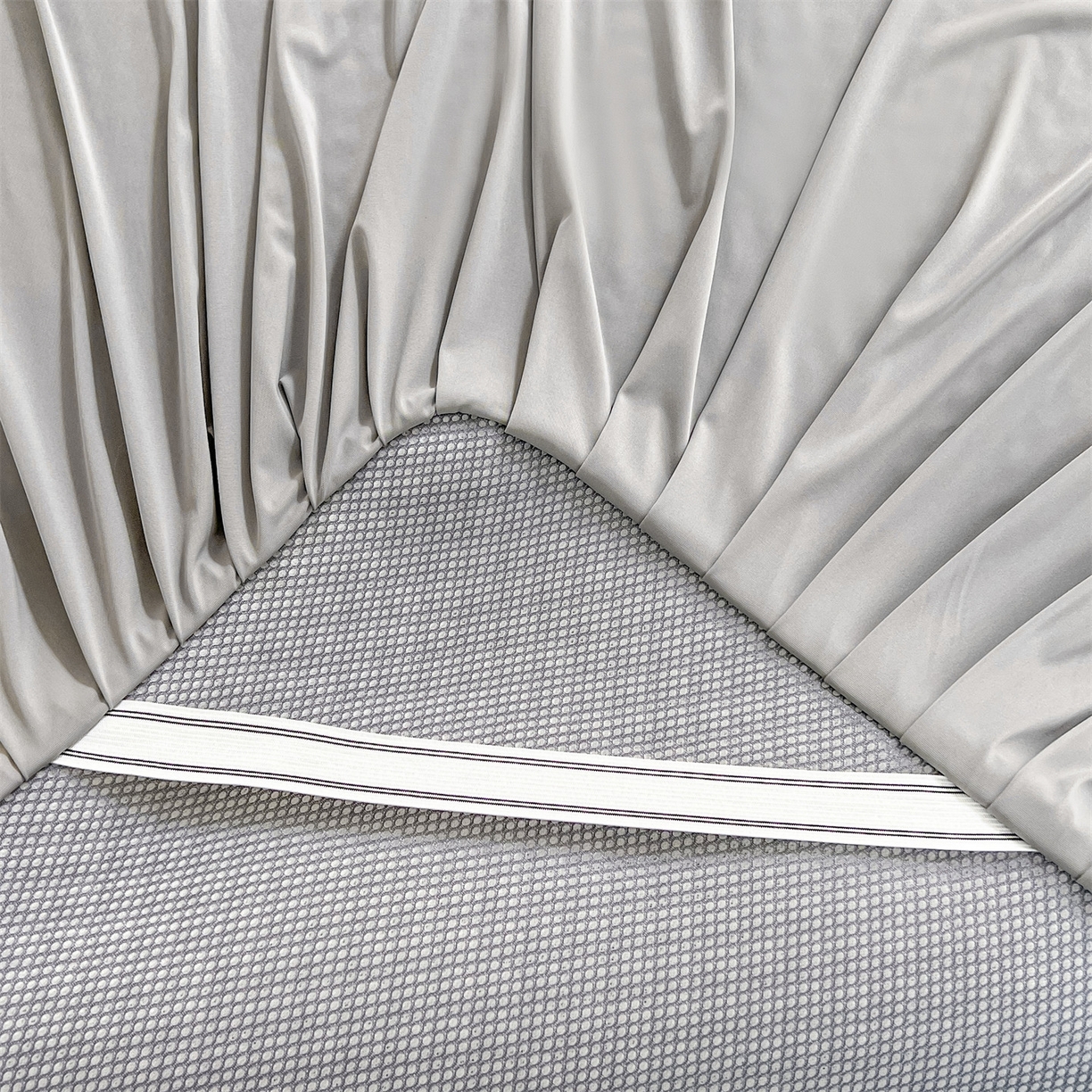 91家纺网 家纺一手货源 找家纺 雯豆家纺 2026新款A类凉感丝花边床裙款凉席席子凉席 凉感丝床裙-轻奢灰