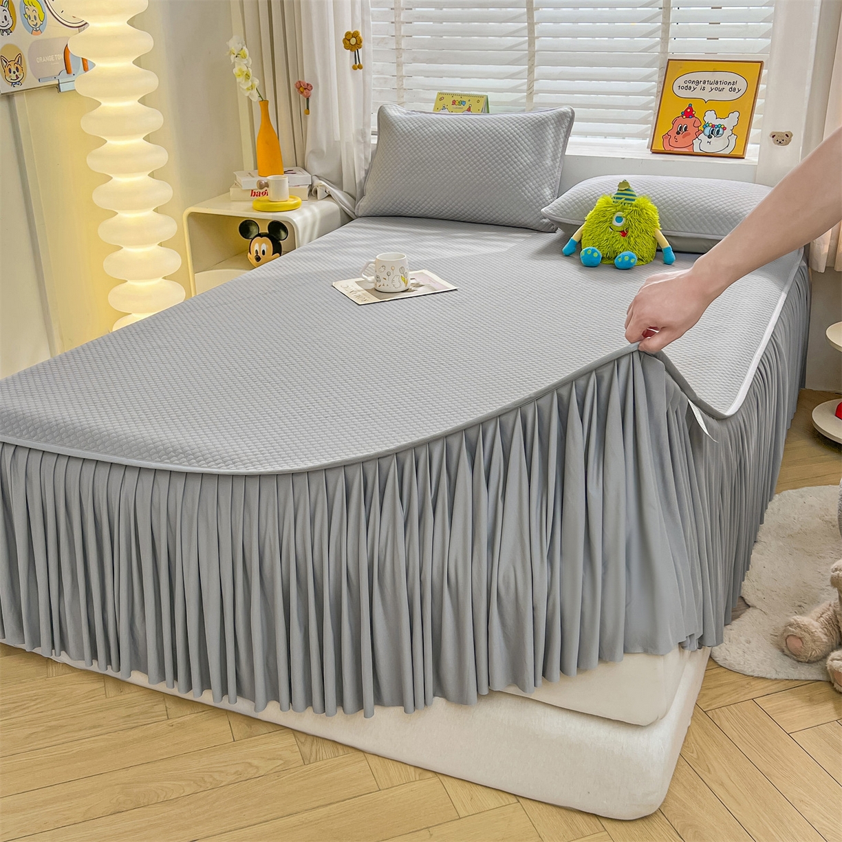 91家纺网 家纺一手货源 找家纺 雯豆家纺 2026新款A类凉感丝花边床裙款凉席席子凉席 凉感丝床裙-轻奢灰