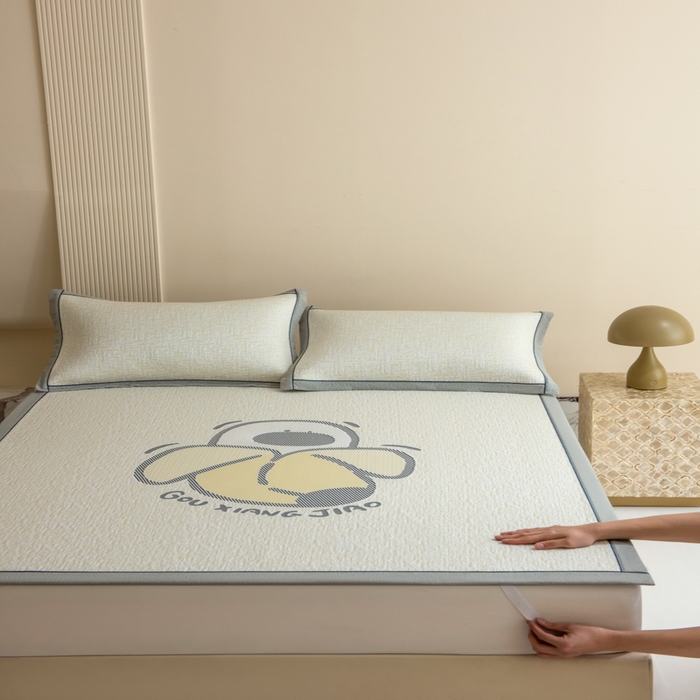 91家纺网 家纺一手货源 找家纺 印季家纺 2026新款卡通大版提花冰爽凉感丝凉席席子 香蕉人