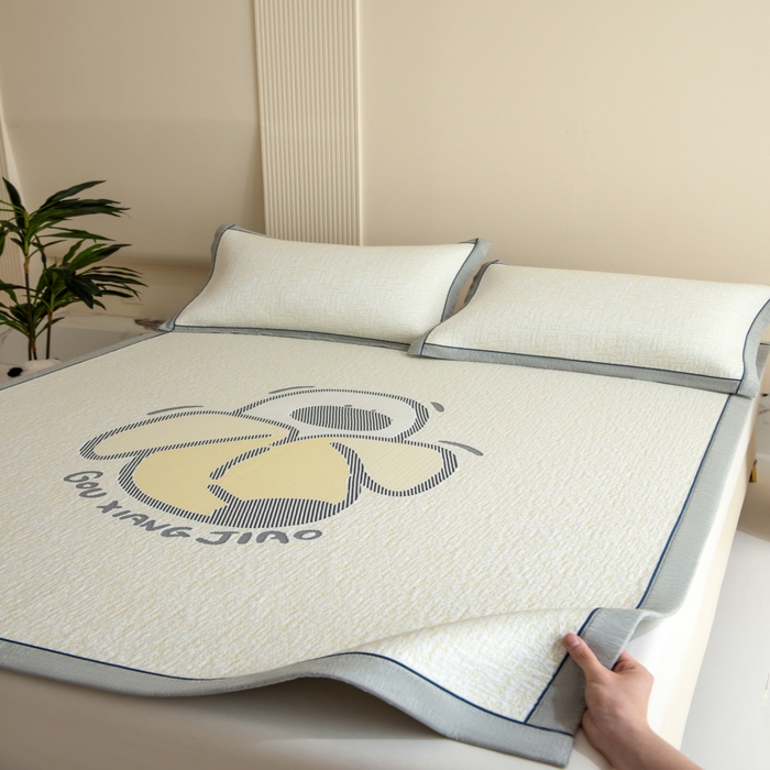 91家纺网 家纺一手货源 找家纺 印季家纺 2026新款卡通大版提花冰爽凉感丝凉席席子 香蕉人