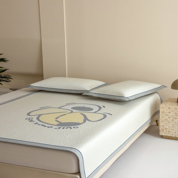 91家纺网 家纺一手货源 找家纺 印季家纺 2026新款卡通大版提花冰爽凉感丝凉席席子 香蕉人