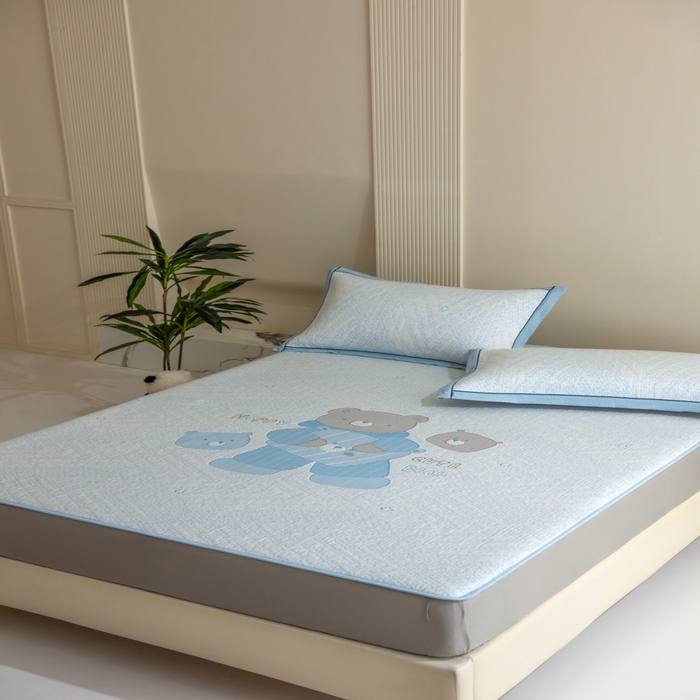 91家纺网 家纺一手货源 找家纺 印季家纺 2026新款卡通大版提花冰爽凉感丝凉席席子 熊宝宝