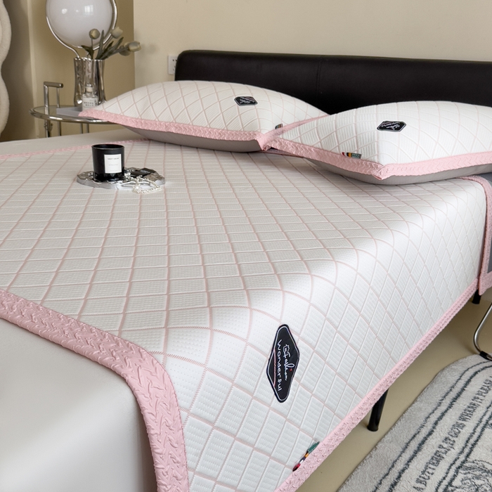 91家纺网 家纺一手货源 找家纺 印季家纺 2026新款轻奢简约凉感丝泡泡席-格调凉席（床席款） 浅粉