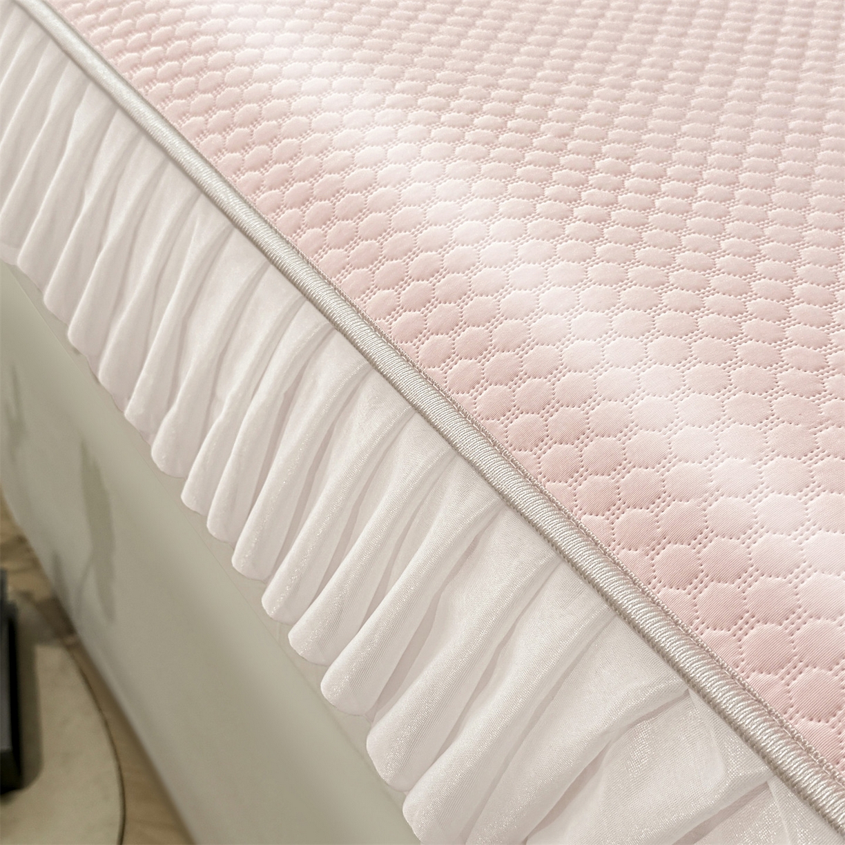 91家纺网 家纺一手货源 找家纺 雯豆家纺 2026新款A类凉感丝花边床笠款凉席席子凉席 凉感丝花边床笠-胭脂粉