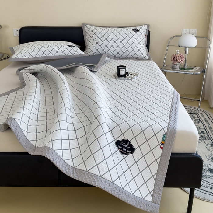 91家纺网 家纺一手货源 找家纺 印季家纺 2026新款轻奢简约凉感丝泡泡席-格调凉席（床席款） 银灰