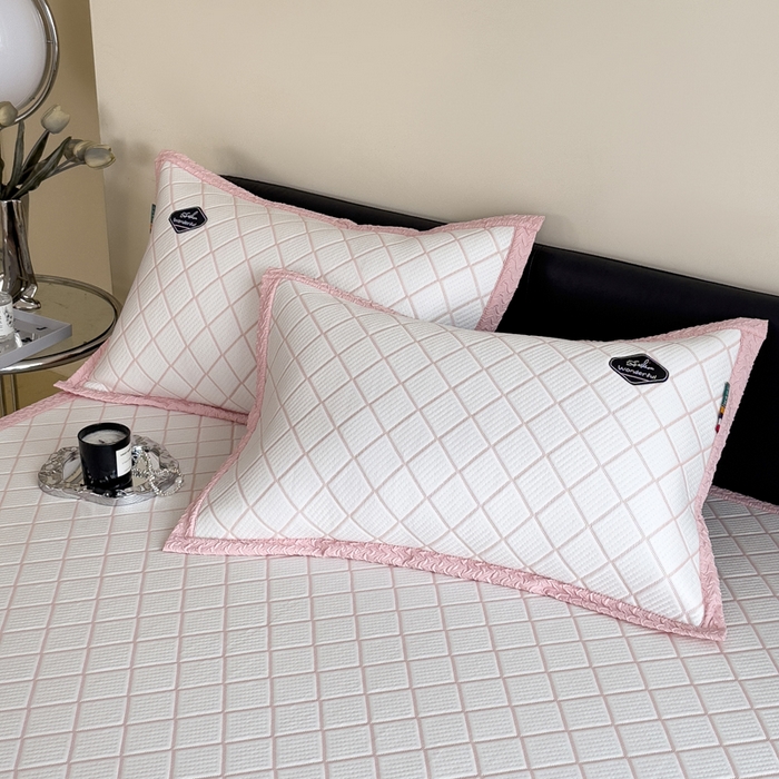 91家纺网 家纺一手货源 找家纺 印季家纺 2026新款轻奢简约凉感丝泡泡席-格调凉席（床席款） 浅粉