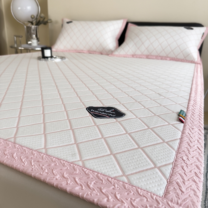 91家纺网 家纺一手货源 找家纺 印季家纺 2026新款轻奢简约凉感丝泡泡席-格调凉席（床席款） 浅粉