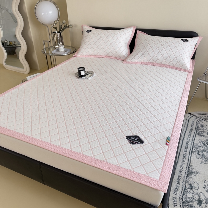 91家纺网 家纺一手货源 找家纺 印季家纺 2026新款轻奢简约凉感丝泡泡席-格调凉席（床席款） 浅粉