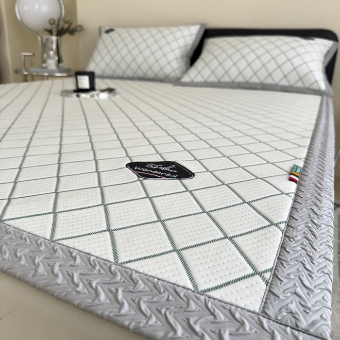 91家纺网 家纺一手货源 找家纺 印季家纺 2026新款轻奢简约凉感丝泡泡席-格调凉席（床席款） 墨绿