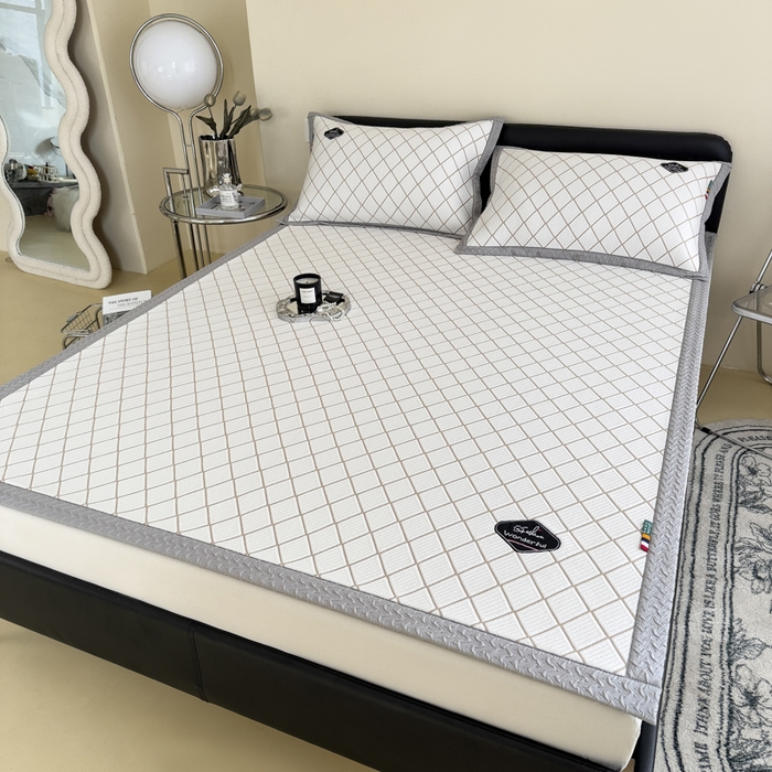 91家纺网 家纺一手货源 找家纺 印季家纺 2026新款轻奢简约凉感丝泡泡席-格调凉席（床席款） 米黄