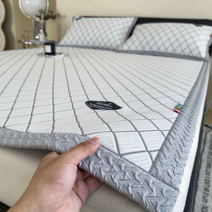 91家纺网 家纺一手货源 找家纺 印季家纺 2026新款轻奢简约凉感丝泡泡席-格调凉席（床席款） 银灰