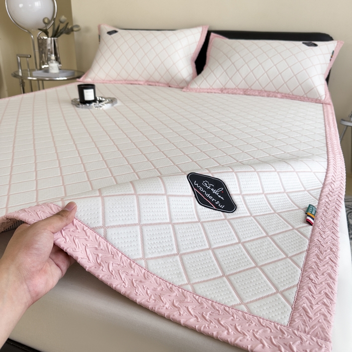 91家纺网 家纺一手货源 找家纺 印季家纺 2026新款轻奢简约凉感丝泡泡席-格调凉席（床席款） 浅粉