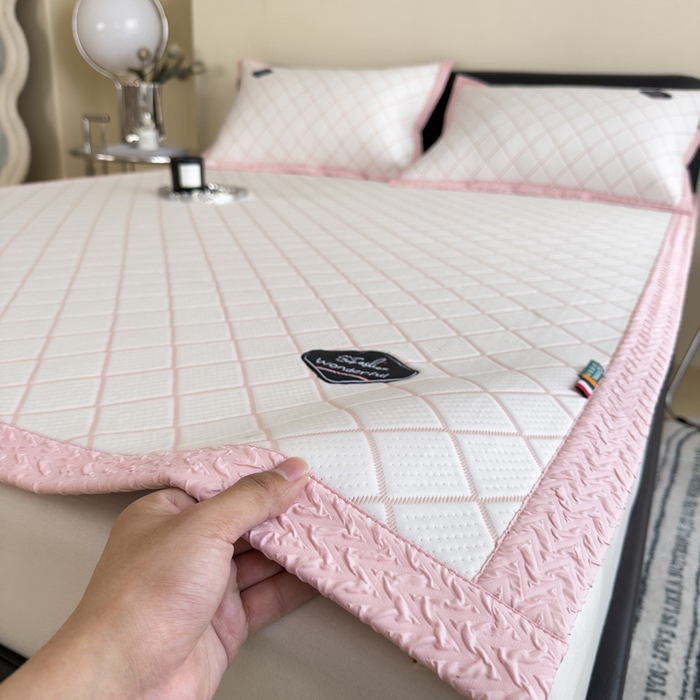 91家纺网 家纺一手货源 找家纺 印季家纺 2026新款轻奢简约凉感丝泡泡席-格调凉席（床席款） 浅粉