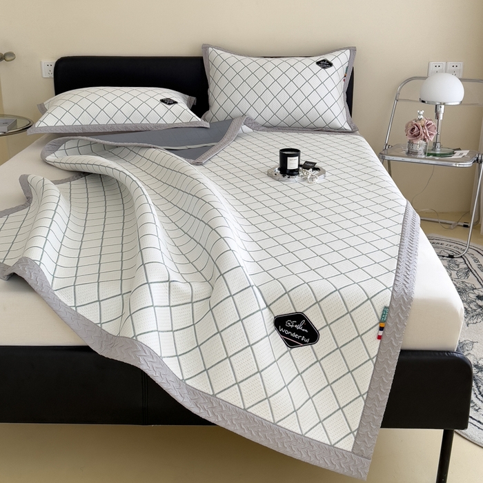 91家纺网 家纺一手货源 找家纺 印季家纺 2026新款轻奢简约凉感丝泡泡席-格调凉席（床席款） 墨绿