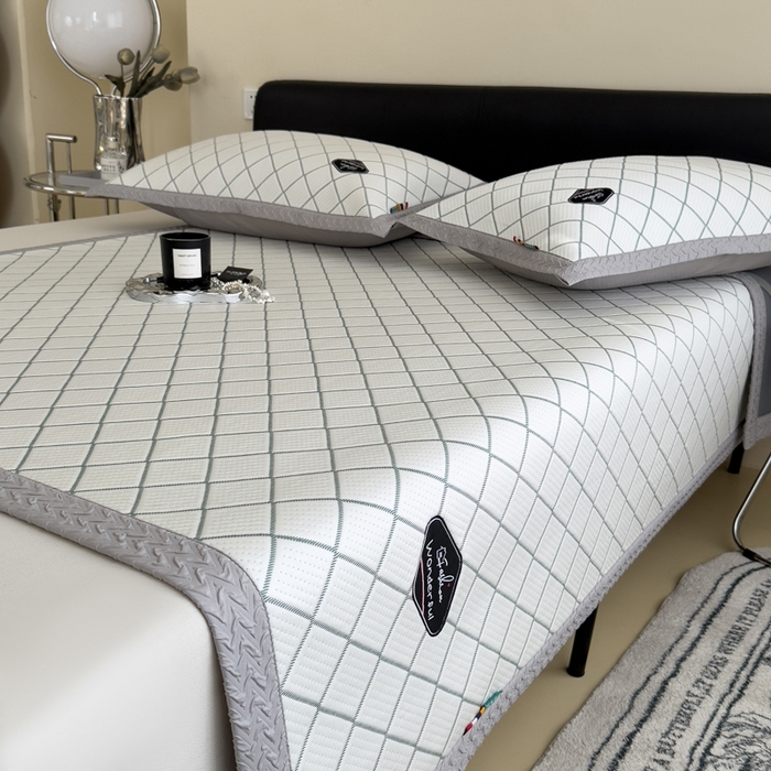 91家纺网 家纺一手货源 找家纺 印季家纺 2026新款轻奢简约凉感丝泡泡席-格调凉席（床席款） 墨绿