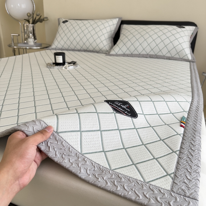 91家纺网 家纺一手货源 找家纺 印季家纺 2026新款轻奢简约凉感丝泡泡席-格调凉席（床席款） 墨绿