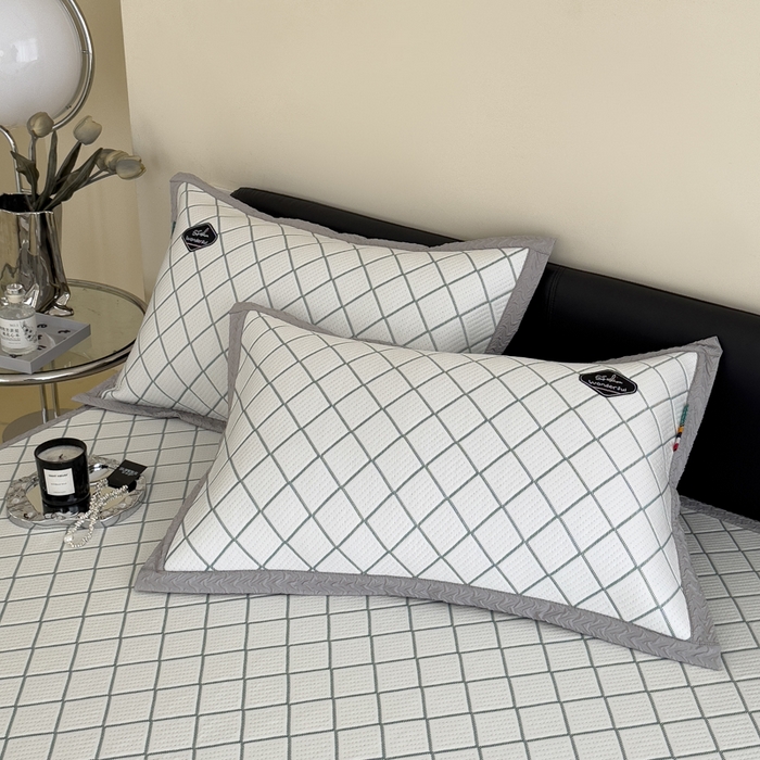 91家纺网 家纺一手货源 找家纺 印季家纺 2026新款轻奢简约凉感丝泡泡席-格调凉席（床席款） 墨绿