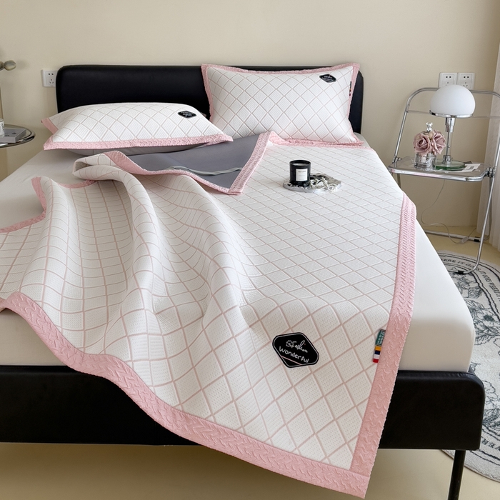 91家纺网 家纺一手货源 找家纺 印季家纺 2026新款轻奢简约凉感丝泡泡席-格调凉席（床席款） 浅粉