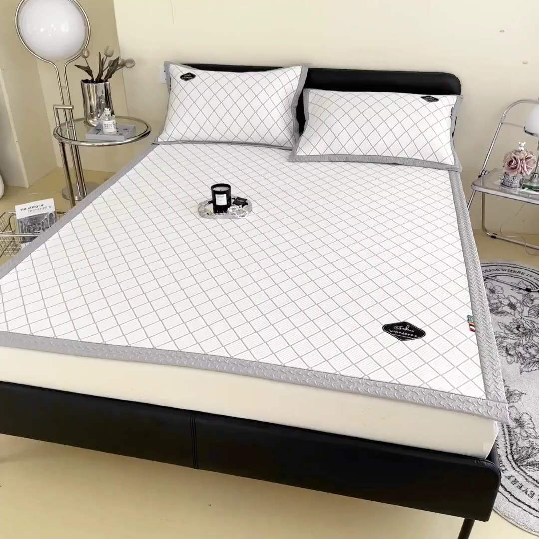 91家纺网 家纺一手货源 找家纺 印季家纺 2026新款轻奢简约凉感丝泡泡席-格调凉席（床席款） 米黄