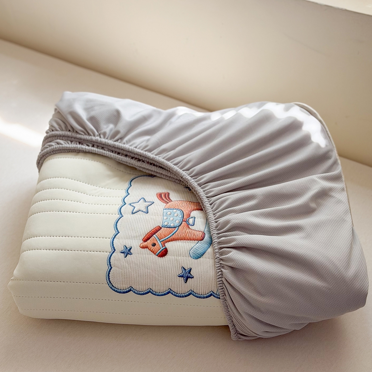 91家纺网 家纺一手货源 找家纺 TT.one 塔塔家居 2026新款A类夏日裸感凉感夏凉垫--小马系列 小马-奶昔黄