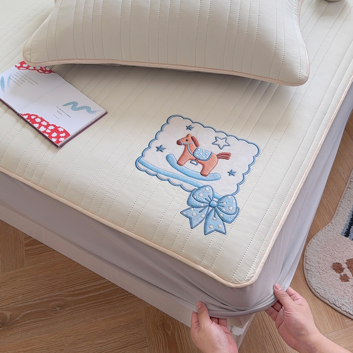 91家纺网 家纺一手货源 找家纺 TT.one 塔塔家居 2026新款A类夏日裸感凉感夏凉垫--小马系列 小马-奶昔黄