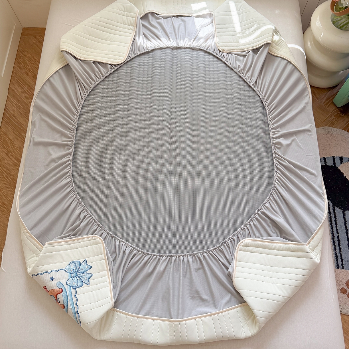 91家纺网 家纺一手货源 找家纺 TT.one 塔塔家居 2026新款A类夏日裸感凉感夏凉垫--小马系列 小马-奶昔黄