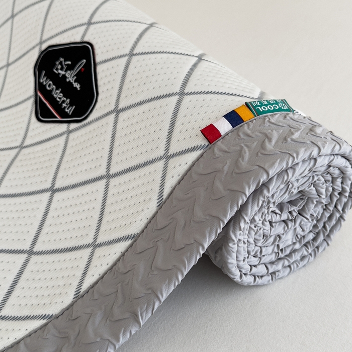 91家纺网 家纺一手货源 找家纺 印季家纺 2026新款轻奢简约凉感丝泡泡席-格调凉席（床笠款） 藏蓝