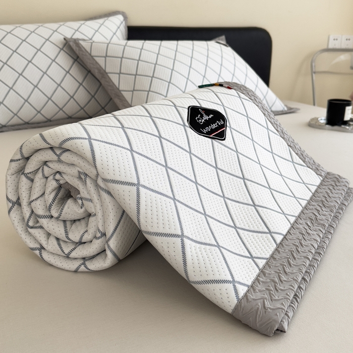 91家纺网 家纺一手货源 找家纺 印季家纺 2026新款轻奢简约凉感丝泡泡席-格调凉席（床笠款） 藏蓝