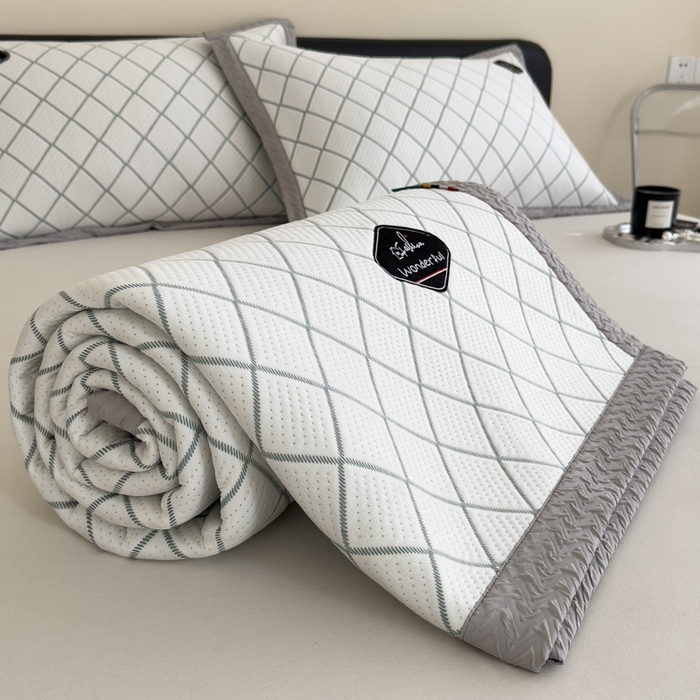 91家纺网 家纺一手货源 找家纺 印季家纺 2026新款轻奢简约凉感丝泡泡席-格调凉席（床笠款） 墨绿