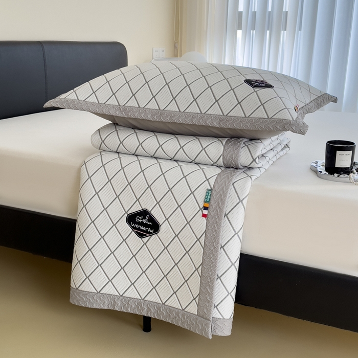 91家纺网 家纺一手货源 找家纺 印季家纺 2026新款轻奢简约凉感丝泡泡席-格调凉席（床笠款） 银灰