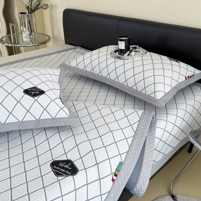 91家纺网 家纺一手货源 找家纺 印季家纺 2026新款轻奢简约凉感丝泡泡席-格调凉席（床笠款） 银灰