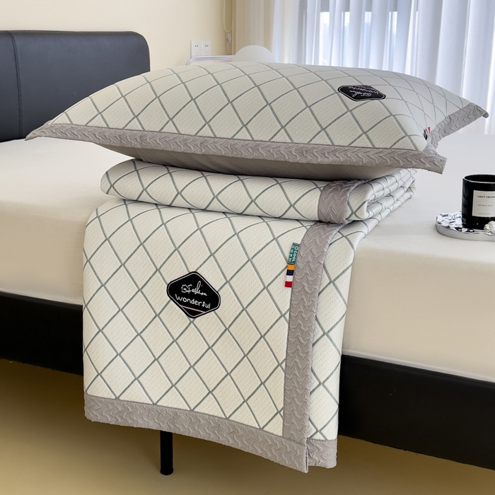 91家纺网 家纺一手货源 找家纺 印季家纺 2026新款轻奢简约凉感丝泡泡席-格调凉席（床笠款） 墨绿