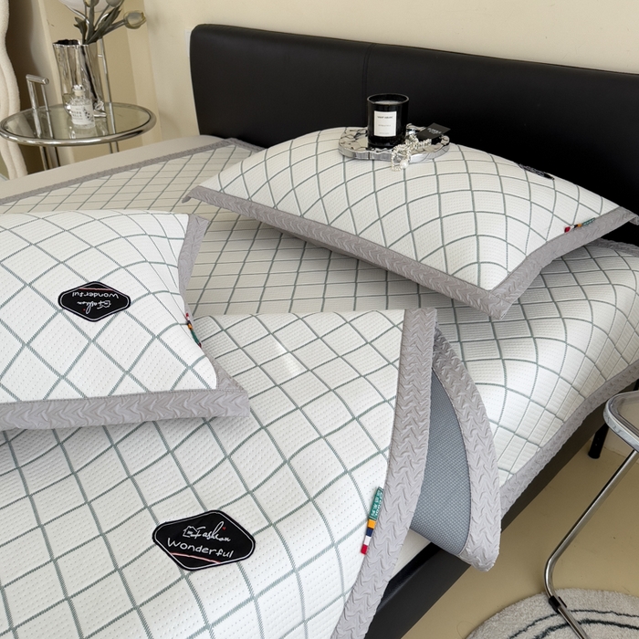 91家纺网 家纺一手货源 找家纺 印季家纺 2026新款轻奢简约凉感丝泡泡席-格调凉席（床笠款） 墨绿