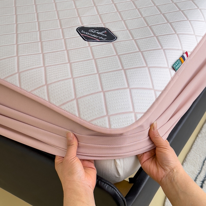 91家纺网 家纺一手货源 找家纺 印季家纺 2026新款轻奢简约凉感丝泡泡席-格调凉席（床笠款） 浅粉