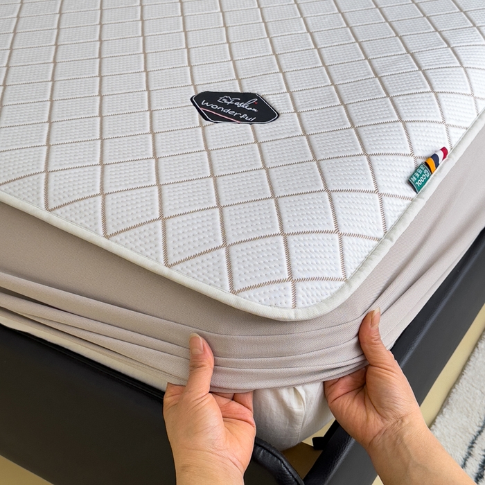 91家纺网 家纺一手货源 找家纺 印季家纺 2026新款轻奢简约凉感丝泡泡席-格调凉席（床笠款） 米黄